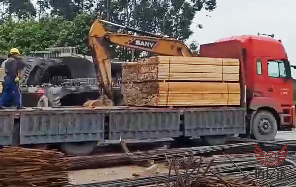東莞建筑木方卸車場(chǎng)景圖
