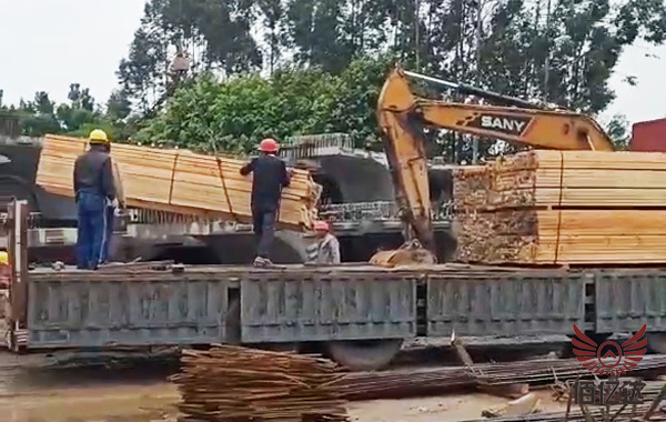 廣東工程木方卸車場(chǎng)景圖